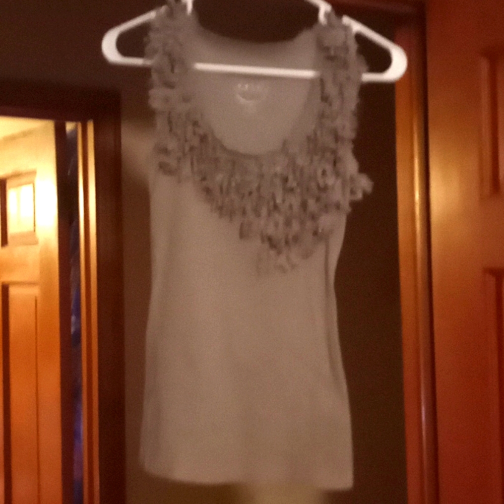 grey tank top